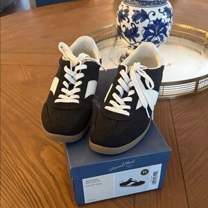 Universal Thread Black and White Athletic Shoes